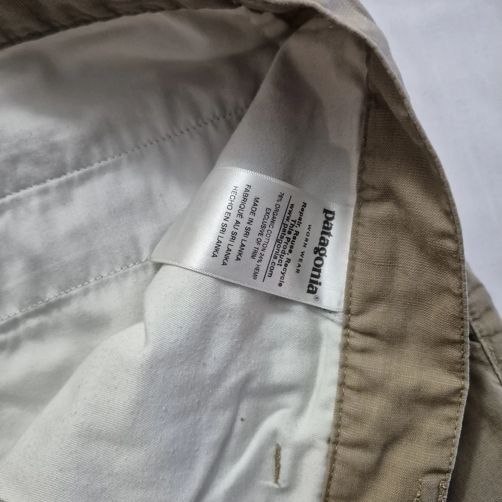 Patagonia men's‎ Tan Shorts Size 32